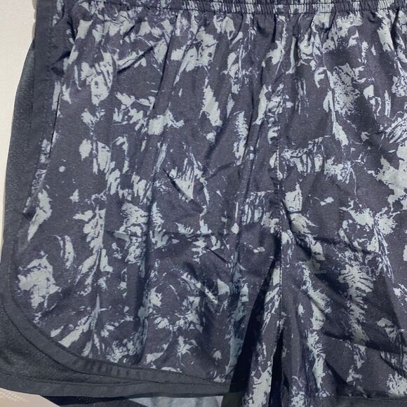 Nike Women's Black Gray Dri-Fit Tempo Printed Athletic Running Shorts Large - Picture 2 of 7